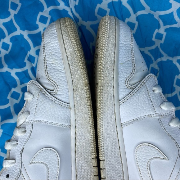 Nike Women’s size 8.5 Air Jordan 1 low Triple white sneakers classic wmns ladies - Picture 6 of 11